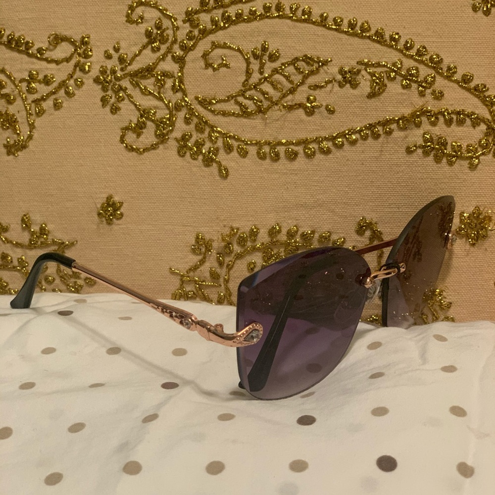 Black Ombré Frameless Sunglasses!